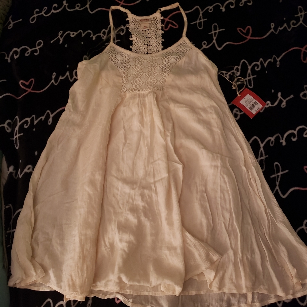 Mossimo flowy tank top w/ cute crochet design